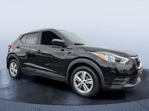 Used 2019 Nissan Kicks S FWD image 1
