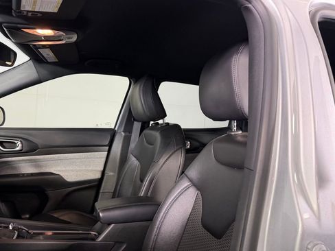 Certified 2024 Jeep Compass Latitude image 23