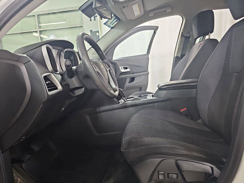 Used 2017 Chevrolet Equinox LS FWD image 18
