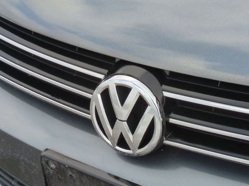 Used 2013 Volkswagen Eos Executive image 12