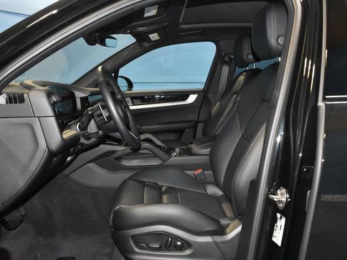 Certified 2025 Porsche Cayenne image 11