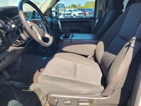 Used 2013 Chevrolet Silverado 2500 LT w/ Interior Plus Package AWD/4WD image 17