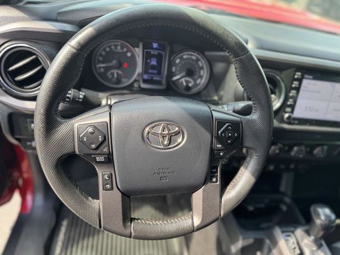 Used 2020 Toyota Tacoma TRD Sport w/ Technology Package AWD/4WD image 18