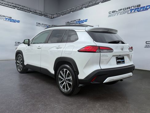 Used 2024 Toyota Corolla Cross XLE image 7