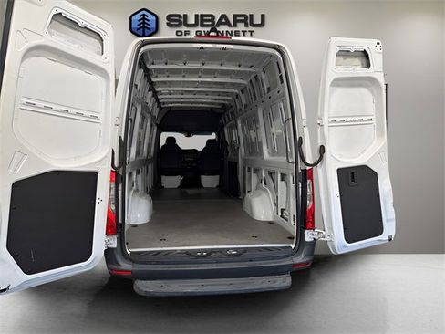 Used 2021 Mercedes-Benz Sprinter 2500 image 25