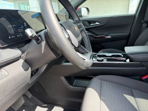 Used 2026 Chevrolet Equinox LT AWD/4WD image 38