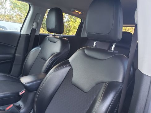 Used 2020 Jeep Compass Latitude image 15