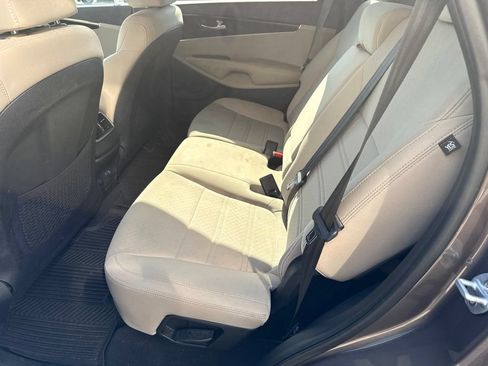 Used 2019 Kia Sorento FWD image 17