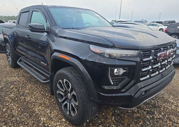 Used 2024 GMC Canyon AT4 AWD/4WD image 4