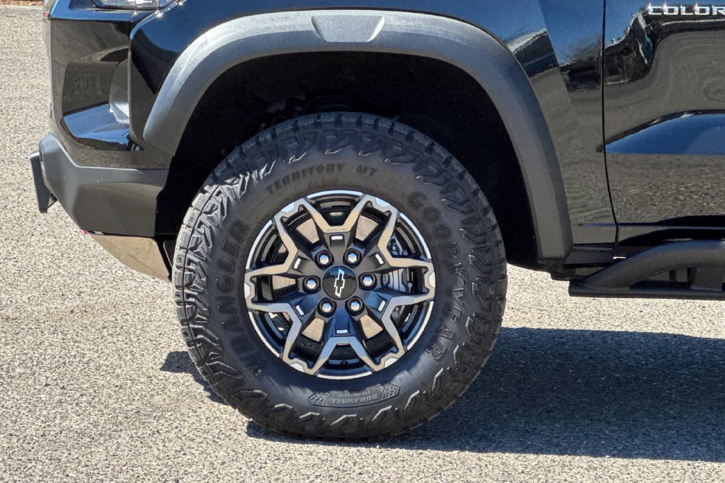 Used 2024 Chevrolet Colorado ZR2 w/ Safety Package AWD/4WD image 32
