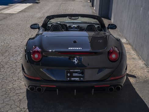 Used 2015 Ferrari California T image 5