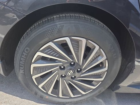 Certified 2025 Hyundai Sonata Limited FWD image 3