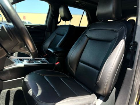 Used 2020 Ford Explorer XLT w/ Equipment Group 202A image 10