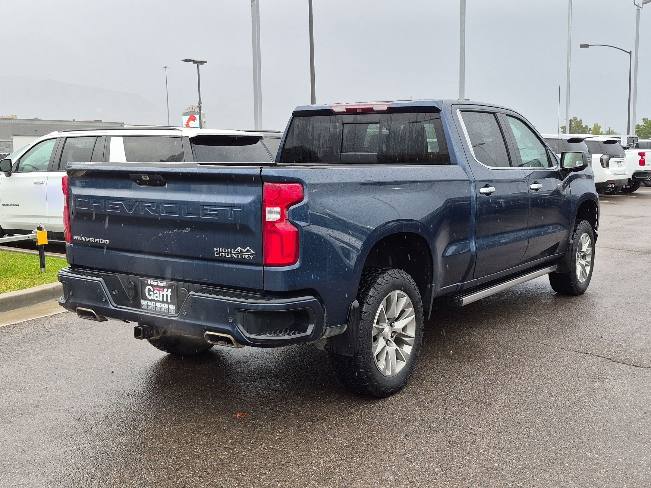 Used 2019 Chevrolet Silverado 1500 High Country w/ Technology Package AWD/4WD image 3