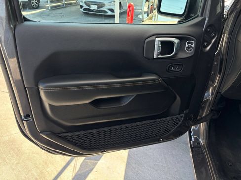 Used 2025 Jeep Wrangler Unlimited Sahara AWD/4WD image 18