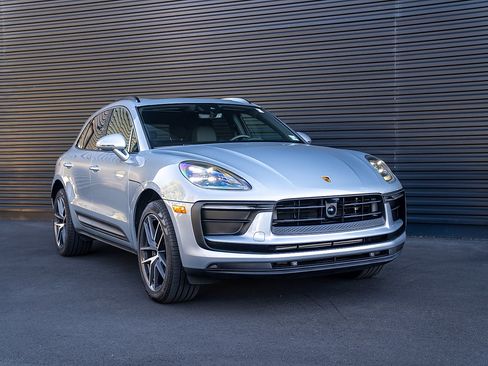 Certified 2025 Porsche Macan image 26