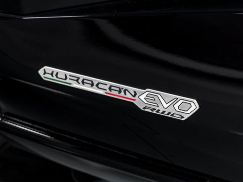 Used 2020 Lamborghini Huracan EVO RWD image 47