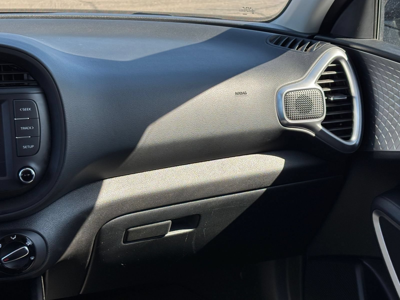 Used 2025 Kia Soul LX w/ LX Technology Package FWD image 32