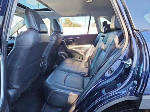 Used 2020 Toyota RAV4 XLE Premium image 12