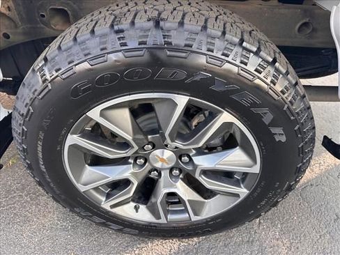 Used 2025 Chevrolet Silverado 1500 LT w/ Z71 Off-Road Package image 34