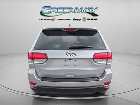 Used 2020 Jeep Grand Cherokee Laredo AWD/4WD image 2