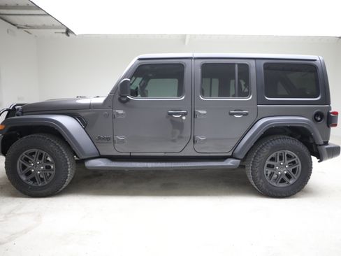 Used 2024 Jeep Wrangler Unlimited Sport AWD/4WD image 2