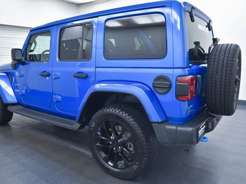 Used 2023 Jeep Wrangler Unlimited Sahara w/ Cold Weather Group image 5