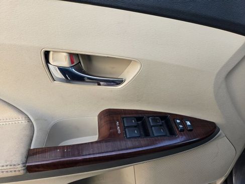 Used 2011 Toyota Venza w/ Leather Pkg image 12