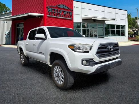Used 2017 Toyota Tacoma SR5 w/ Tow Package RWD image 2