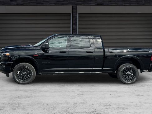 Used 2025 RAM 3500 Limited image 7