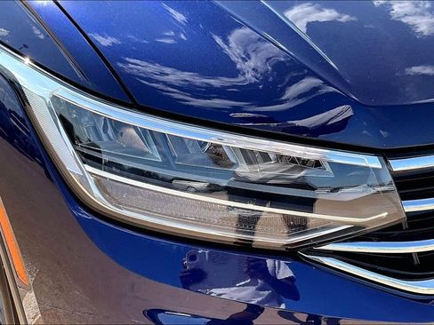 Used 2024 Volkswagen Tiguan SE w/ Panoramic Sunroof Package AWD/4WD image 28