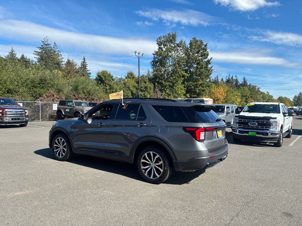 Certified 2025 Ford Explorer ST-Line AWD/4WD image 5