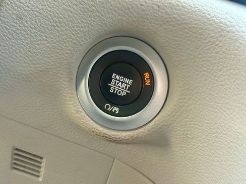 Used 2023 Chrysler Pacifica Limited image 21