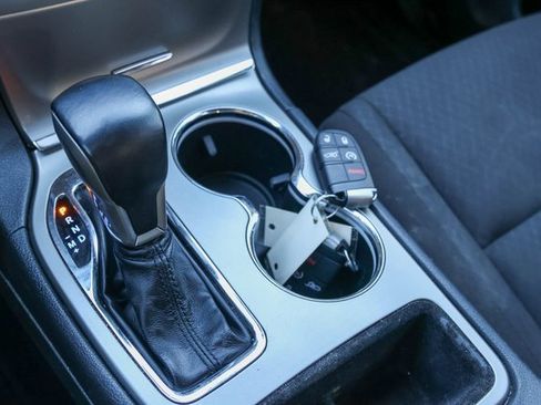 Used 2020 Jeep Grand Cherokee Laredo w/ Security & Convenience Group image 21