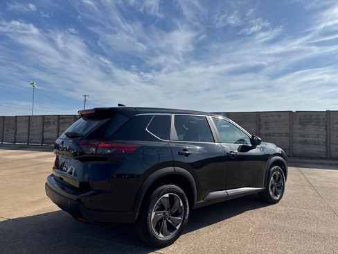 Certified 2025 Nissan Rogue SV FWD image 19
