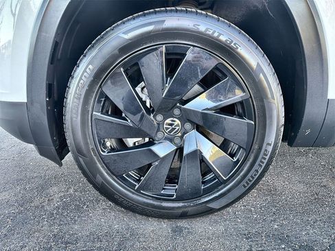 Used 2024 Volkswagen Atlas SE w/ Black Wheel Package image 19