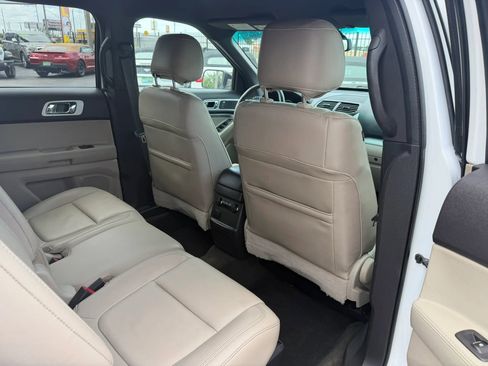 Used 2015 Ford Explorer XLT w/ Equipment Group 202B FWD image 11