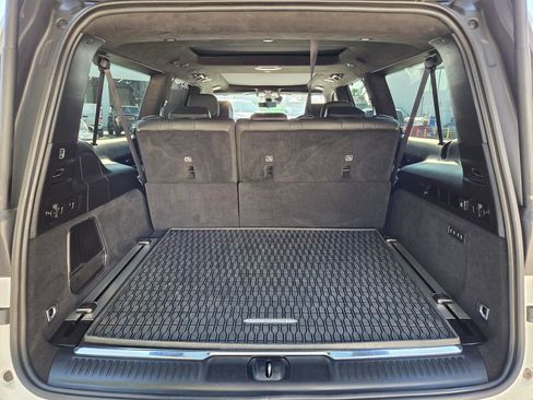 Certified 2024 Jeep Grand Wagoneer L Series III AWD/4WD image 9
