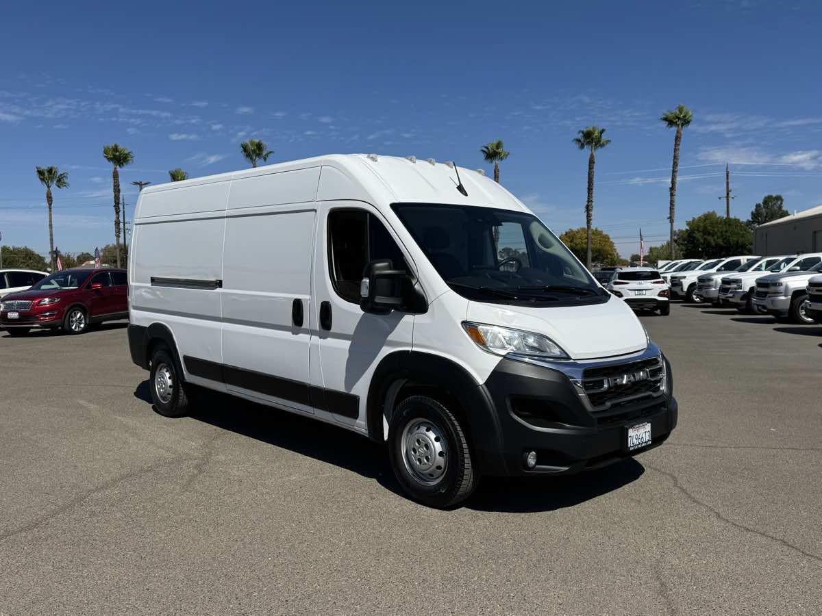 Used 2023 RAM ProMaster 2500 w/ Driver Convenience Group FWD image 2