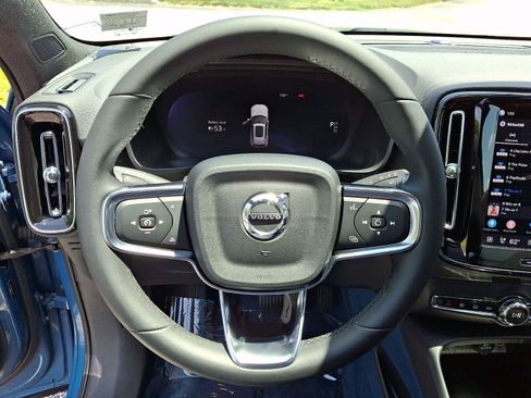 Used 2023 Volvo XC40 Recharge Ultimate AWD/4WD image 20