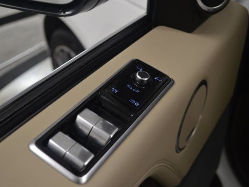 Used 2022 Land Rover Range Rover Westminster Edition image 18