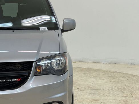 Used 2019 Dodge Grand Caravan SE FWD image 11