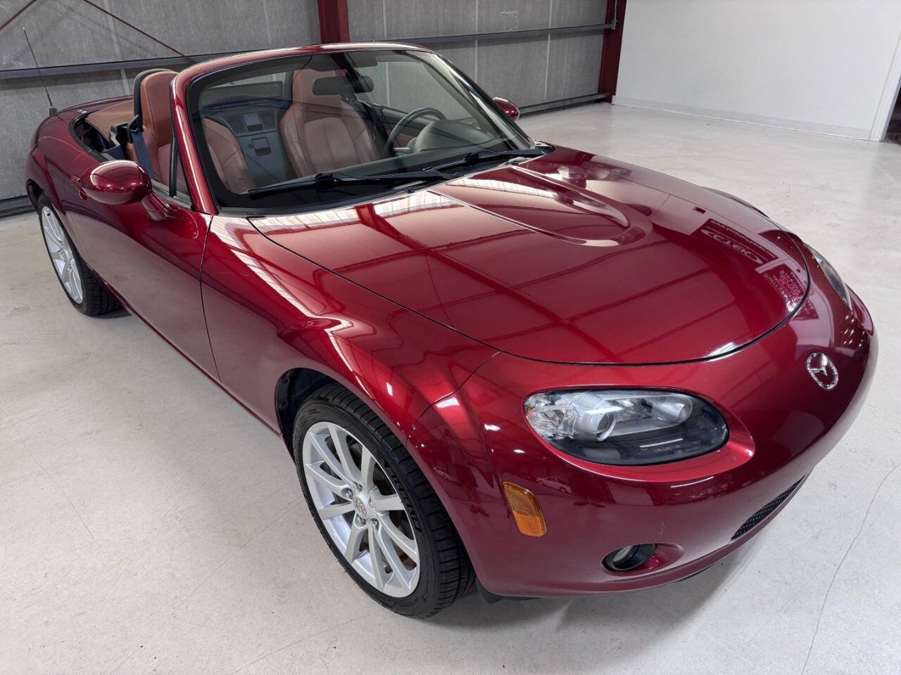Used 2007 MAZDA MX-5 Miata Grand Touring w/ Premium Pkg RWD image 34