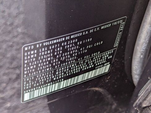 Certified 2023 Volkswagen Tiguan SE R-Line image 40