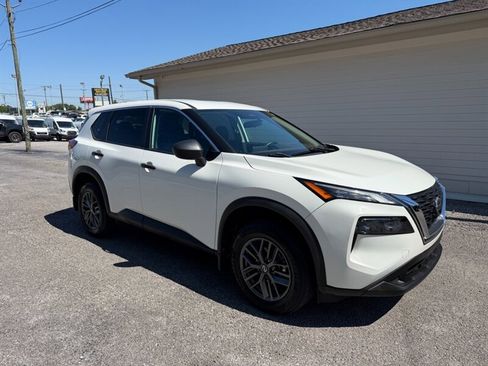 Used 2021 Nissan Rogue S FWD image 2
