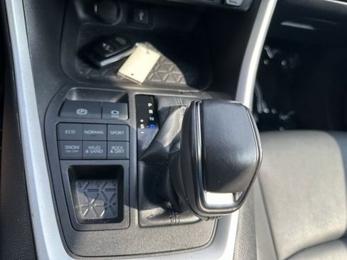 Used 2021 Toyota RAV4 XLE Premium image 25
