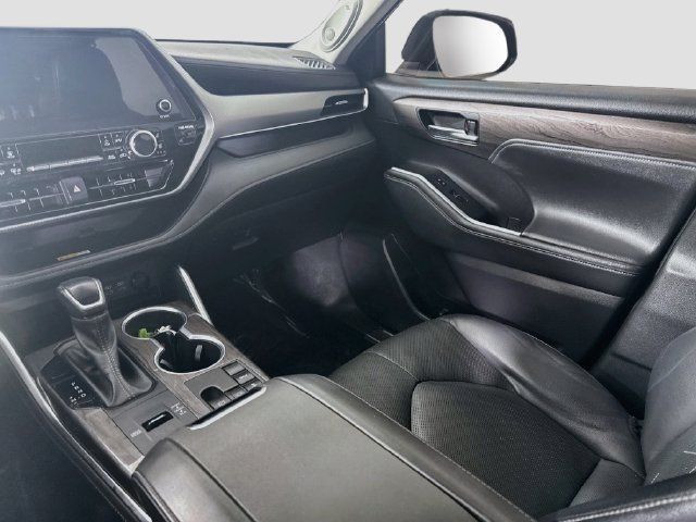 Used 2023 Toyota Highlander Platinum FWD image 23