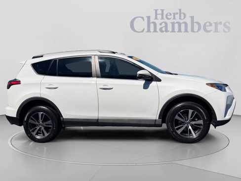 Used 2018 Toyota RAV4 XLE AWD/4WD image 12