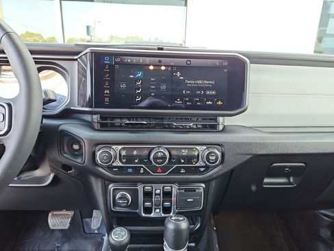 Used 2024 Jeep Wrangler Unlimited w/ Convenience Group image 15