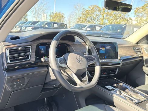 Used 2025 Volkswagen Atlas SEL image 10